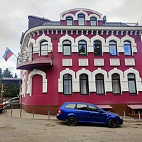 Воскресная школа им. святой великой княжны Ольги Романовой при храме св. Иоанна Златоуста на Поликуровской ул. 10.