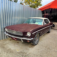 Музей автомобильного искусства возле верхней станции канатной дороги «Ялта — Горка».