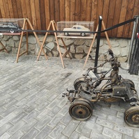 Музей автомобильного искусства возле верхней станции канатной дороги «Ялта — Горка».