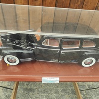 Музей автомобильного искусства возле верхней станции канатной дороги «Ялта — Горка».