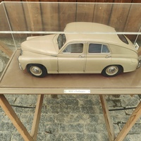 Музей автомобильного искусства возле верхней станции канатной дороги «Ялта — Горка».