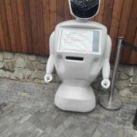 Музей автомобильного искусства возле верхней станции канатной дороги «Ялта — Горка».