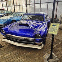 Музей автомобильного искусства. Модель ГАЗ-21 "Волга" (основа), двигатель Сhevrolet, АКППП Toyota, подвеска и тормоза Mercedes.