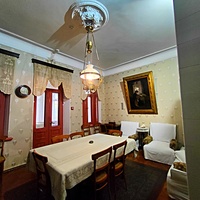 Дом-музей Антона Павловича Чехова «Белая дача». Гостиная второго этажа, которая часто превращалась в столовую, когда приезжало много гостей.