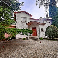 Дом-музей Антона Павловича Чехова «Белая дача». Северная часть дома, парадный вход.