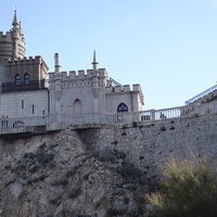 Псевдоготический замок "Ласточкино гнездо" на Аврориной скале (скалистом выступе среднего отрога Монастыр-Бурун) мыса Ай-Тодор.