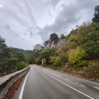 Севастопольское шоссе над посёлком Ореанда возле храмового комплекса Архистратига Михаила.