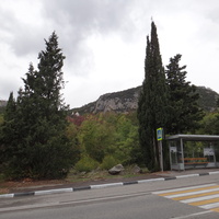 Автобусная остановка 6КПП на Алупкинском шоссе.