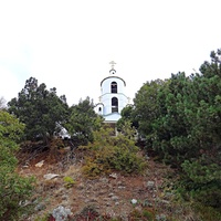 Вид с Севастопольское шоссе на колокольню храма Михаила Архангела.