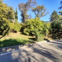 В нижней части посёлка.