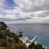 Вид с Харакского парка на Черноморскую акваторию и побережье с пляжем санатория "Днепр",