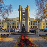 Тараз.  Привокзальная площадь, сквер.