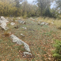 Вдоль тропы от Царской (солнечной тропы) к "Признанию в любви на глыбах Гаспринского камня".