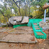 Признание в любви на глыбе Гаспринского камня южнее окончания Царской (солнечной тропы).