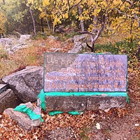 Признание в любви на глыбе Гаспринского камня южнее окончания Царской (солнечной тропы).