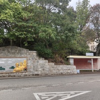 Барельеф защитникам и освободителям Крыма возле автобусной остановки "Ореанда" на Севастопольского шоссе.