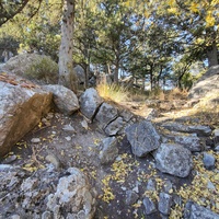 На горе Урьянда (Крестовая). Предположительно остатки древней крепости Ореанда-Исар.