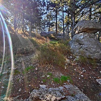 На горе Урьянда (Крестовая). Предположительно остатки древней крепости Ореанда-Исар.