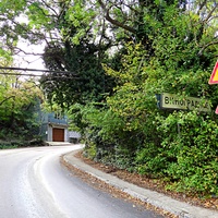 Дорожный знак посёлка Виноградное на Бахчисарайском шоссе.