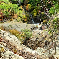 Пешеходный экологический маршрут "Штангеевская тропа" на территории Ялтинского горно-лесного заповедника. Внизу - водопад Учан-Су.