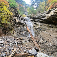 Пешеходный экологический маршрут "Боткинская тропа" на территории Ялтинского горно-лесного заповедника. Водопад "Надежда" на речке Шапка-Узень.