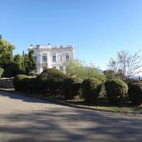 Дворцово-парковый ансамбль Ливадийского дворца. Парк-памятник садово-паркового искусства. Свитский (Пажеский) дом.