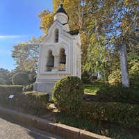 Дворцово-парковый ансамбль Ливадийского дворца. Звонница Крестовоздвиженского храма.