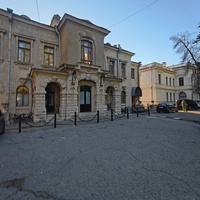 Дворцово-парковый ансамбль Ливадийского дворца.  Дом барона В. Б. Фредерикса, последнего министра императорского Двора, построен в 1902г. по проекту петербургского архитектора Альфреда Бибера.