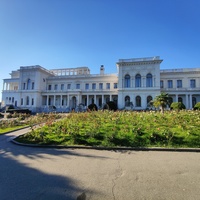 Дворцово-парковый ансамбль Ливадийского дворца. Партер на парадной площади перед Большим дворцом.