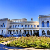 Дворцово-парковый ансамбль Ливадийского дворца. Партер на парадной площади перед Большим дворцом.