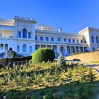 Дворцово-парковый ансамбль Ливадийского дворца. Партер на парадной площади перед Большим дворцом.