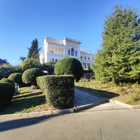 Дворцово-парковый ансамбль Ливадийского дворца. Территория парка-памятника садово-паркового искусства около Большого дворца.