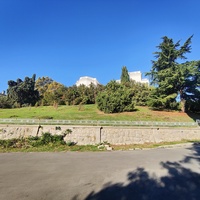 Дворцово-парковый ансамбль Ливадийского дворца. Территория парка-памятника садово-паркового искусства около Большого дворца.