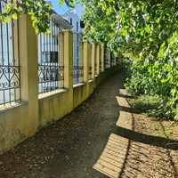 Царская, Горизонт., Солнеч. тропа вдоль ЮБК от Ливад. дворца до сан. им. Розы Люксембург в Гаспре. По ней гулял Николай II, потому – Царская. После революции -  Солнечная. Длина — 6,7 км; наклон — < 3° (поэтому гориз-я); высота над морем, — 133–203 м