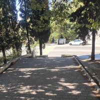 Царская, Горизонт., Солнеч. тропа вдоль ЮБК от Ливад. дворца до сан. им. Розы Люксембург в Гаспре. Длина — 6,7 км; наклон — < 3° (поэтому гориз-я); высота над морем, — 133–203 м. Переход тропы через Алупкинское шоссе в пос. Ореанда.