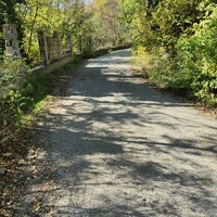 Царская, Горизонт., Солнеч. тропа вдоль ЮБК от Ливад. дворца до сан. им. Розы Люксембург в Гаспре. По ней гулял Николай II, потому – Царская. После революции -  Солнечная. Длина — 6,7 км; наклон — < 3° (поэтому гориз-я); высота над морем, — 133–203 м