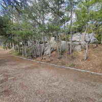 Царская, Горизонт., Солнеч. тропа вдоль ЮБК от Ливад. дворца до сан. им. Розы Люксембург в Гаспре. По ней гулял Николай II, потому – Царская. После революции -  Солнечная. Длина — 6,7 км; наклон — < 3° (поэтому гориз-я); высота над морем, — 133–203 м