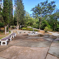 Парк Мурад-Авур  (проект Н. П. Краснова 1913–1916 гг.) - бывшая усадьба ген.-майора Н. Н. Комстадиуса.  На месте леса между оставшимися деревьями посадили 300 пирамидальных кипарисов и 50 саженцев других пород. До 2011г. - террит. санатория «Марат».