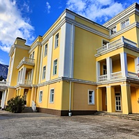 Дворец Мурад-Авур - бывший особняк генерал-майора Николая Николаевича Комстадиуса.  Построен в 1909–1911 гг. по проекту Н. П. Краснова.