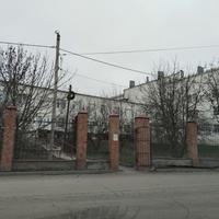 Вход в ЦРБ со стоянки.