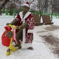 Памятник Ивану Мичурину в новогоднем прикиде.