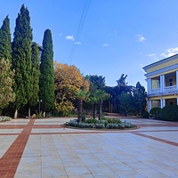 Дворец Мурад-Авур - бывший особняк генерал-майора Николая Николаевича Комстадиуса.  Построен в 1909–1911 гг. по проекту Н. П. Краснова.