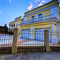 Дворец Мурад-Авур - бывший особняк генерал-майора Николая Николаевича Комстадиуса.  Построен в 1909–1911 гг. по проекту Н. П. Краснова.