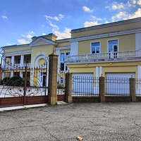 Дворец Мурад-Авур - бывший особняк генерал-майора Николая Николаевича Комстадиуса.  Построен в 1909–1911 гг. по проекту Н. П. Краснова.