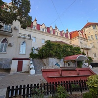 Корпус лечебно-оздоровительного центра «Нижний Мисхор» - бывшая дача Нарышкина, известная также как особняк "Софиевка" или «Малая Алупка».