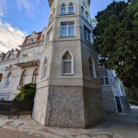 Корпус лечебно-оздоровительного центра «Нижний Мисхор» - бывшая дача Нарышкина, известная также как особняк "Софиевка" или «Малая Алупка».