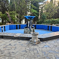 Мисхорский парк-памятник садово-паркового искусства. Фонтан с дельфинами.