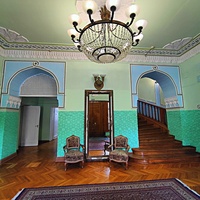 Дворц.-парк. ансамбль "Дюльбер" постройки 1895-1897гг. Инициатор - велик. князь П. Н. Романов. Проект всего ансамбля с учётом эскизов Романова разраб. ялт. арх. Н. П. Краснов, парк высажен с участ.  крым. садов. Л. Кремера. Интерьер дворца "Дюльбер".