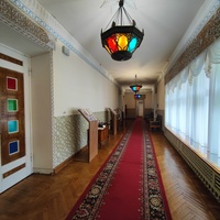 Дворц.-парк. ансамбль "Дюльбер" постройки 1895-1897гг. Инициатор - велик. князь П. Н. Романов. Проект всего ансамбля с учётом эскизов Романова разраб. ялт. арх. Н. П. Краснов, парк высажен с участ.  крым. садов. Л. Кремера. Интерьер дворца "Дюльбер".