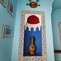 Дворц.-парк. ансамбль "Дюльбер" постройки 1895-1897гг. Инициатор - велик. князь П. Н. Романов. Проект всего ансамбля с учётом эскизов Романова разраб. ялт. арх. Н. П. Краснов, парк высажен с участ.  крым. садов. Л. Кремера. Интерьер дворца "Дюльбер".